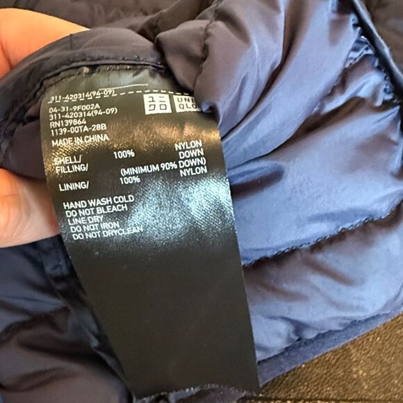 Uniqlo Navy Blue Ultra Light Down Jacket with Hoodie size Medium - Picture 10 of 10